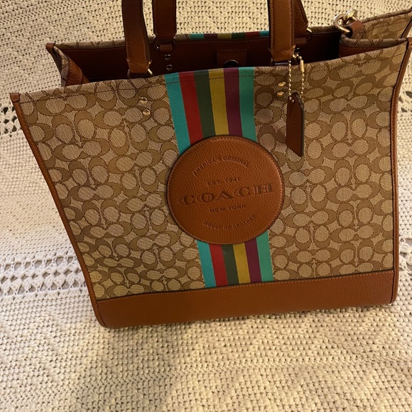 COACH DEMPSEY TOTE 40 IN SIGNATURE JACQUARD WITH STRIPE AND PATCH BAG - Picture 3 of 4